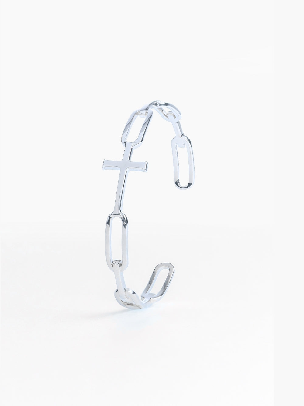 Chain Breaker Cross Cuff Bagle Bracelet is a Sterling silver bold yet sleek cuff bangle that beautifully expresses one’s faith, featuring striking links seamlessly transitioning into the classic Rizen Cross.