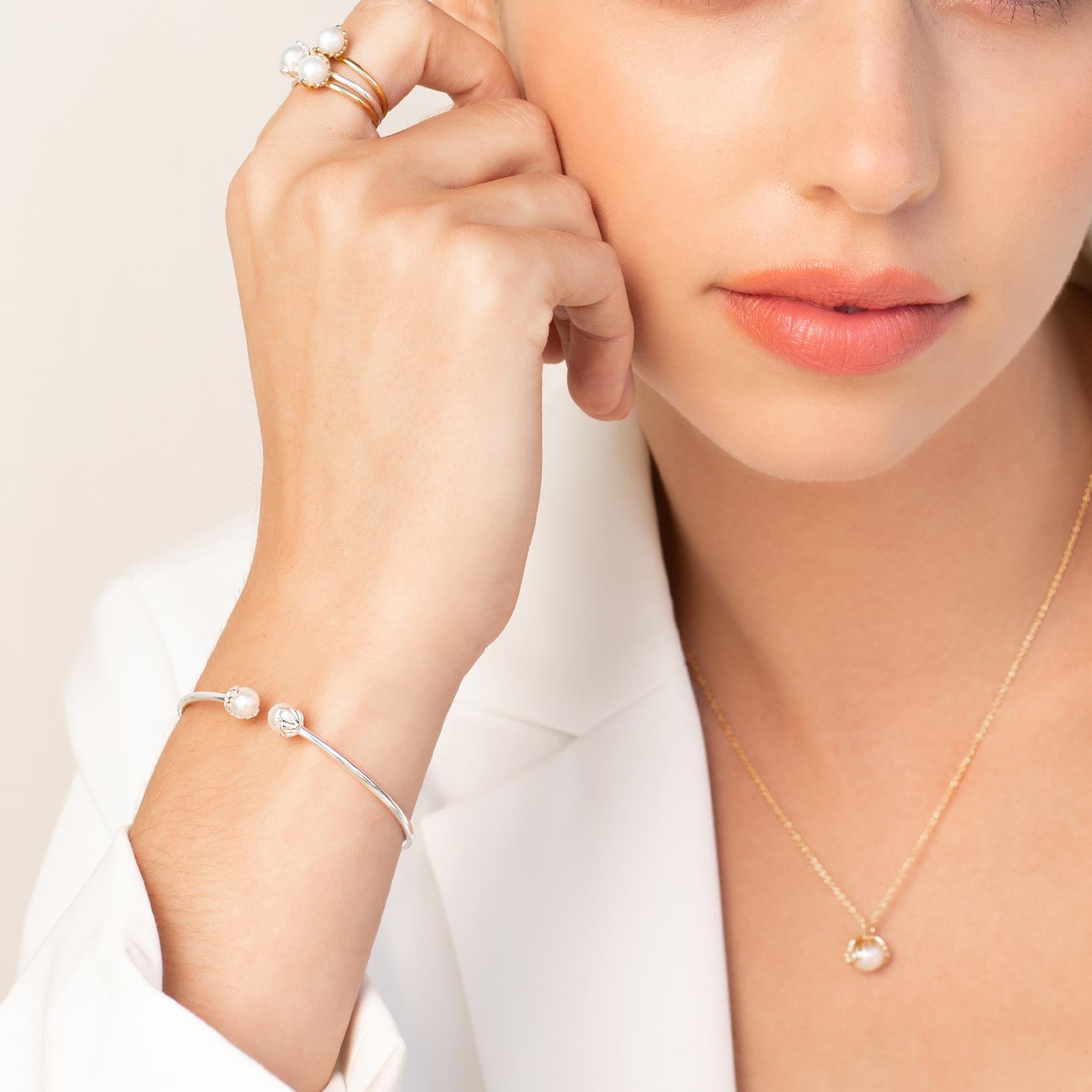 Becoming Pearl Shell Bangle – Rizen Jewelry