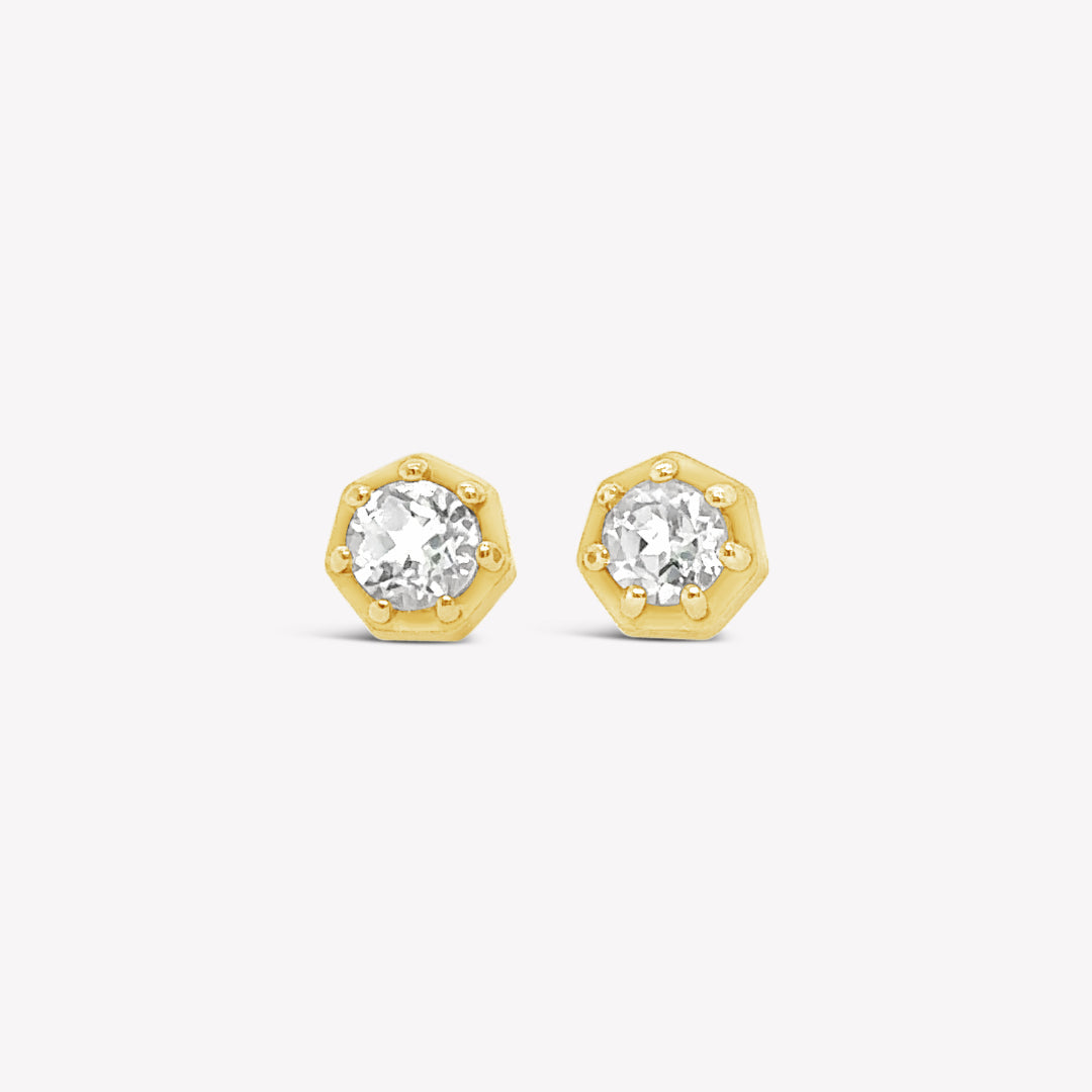 Rizen Jewelry Ebenezer solitaire white topaz earring in gold vermeil set in 7 prongs in a heptagon setting from the Chispa Collection. 