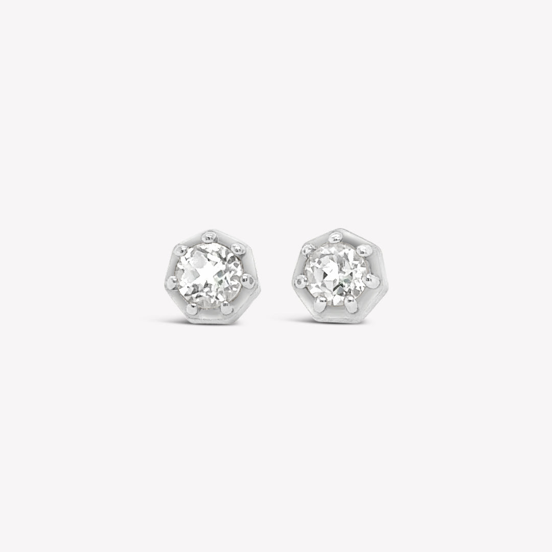 Rizen Jewelry Ebenezer solitaire white topaz earring in sterling silver set in 7 prongs in a heptagon setting from the Chispa Collection.
